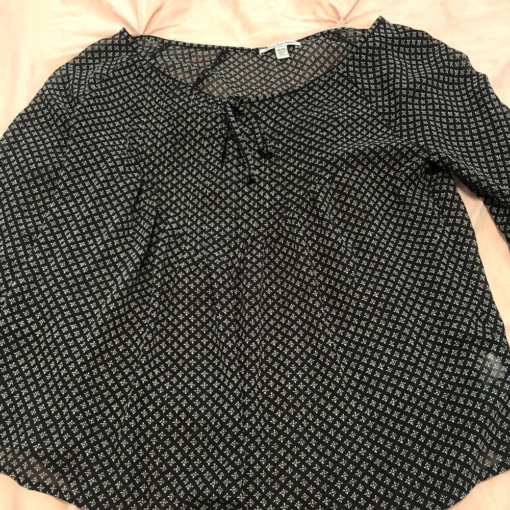 American eagle black flowy top